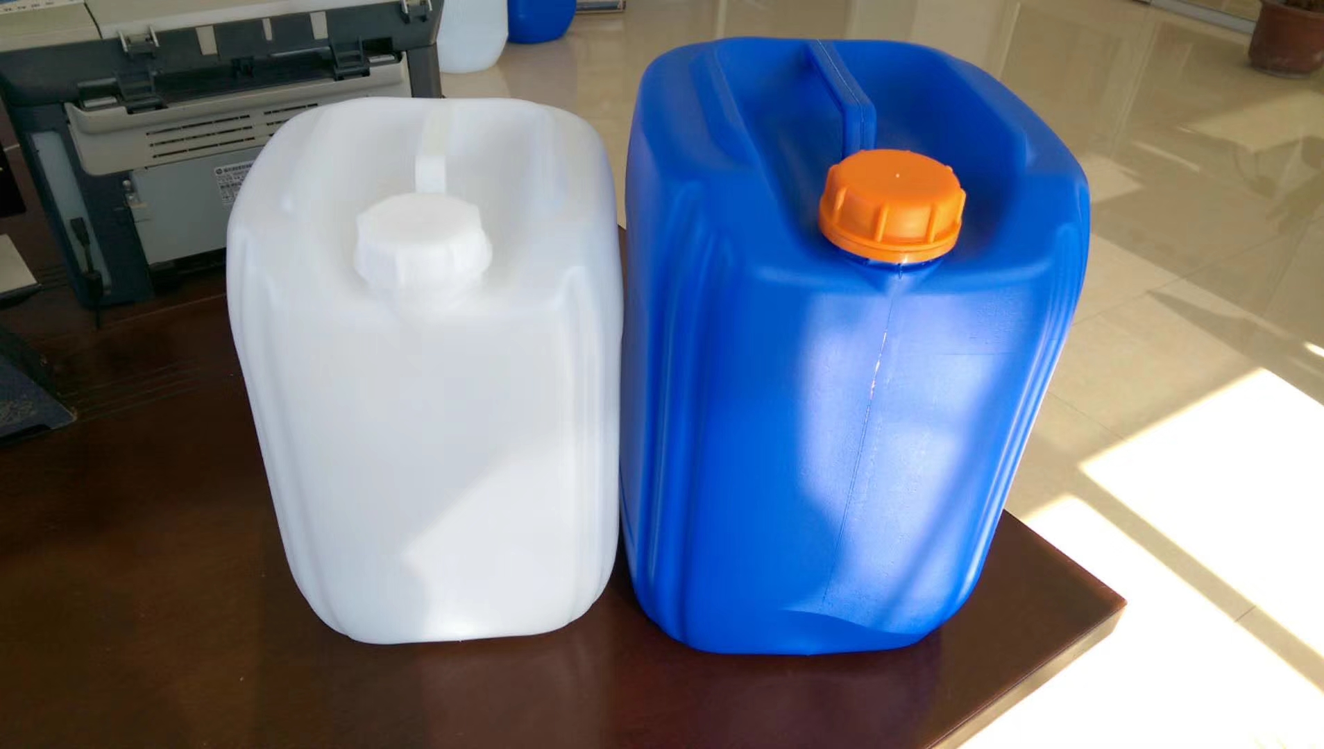 厂家生产的10升20升塑料桶